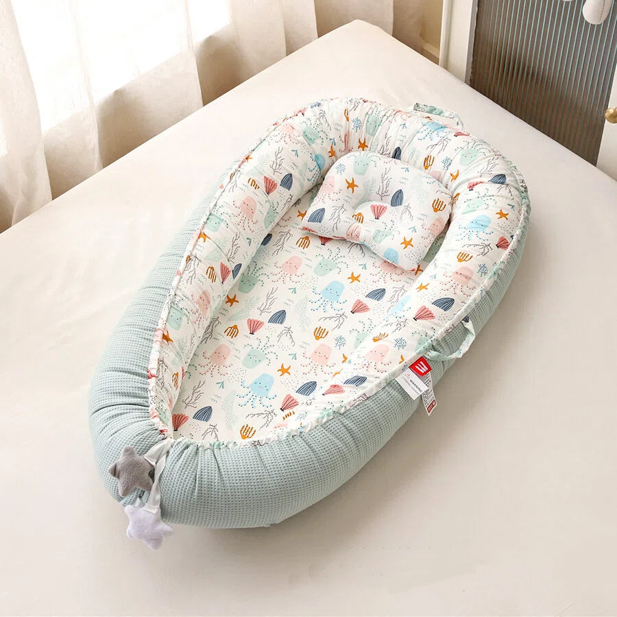 Removable and washable portable baby crib baby pillow travel crib
